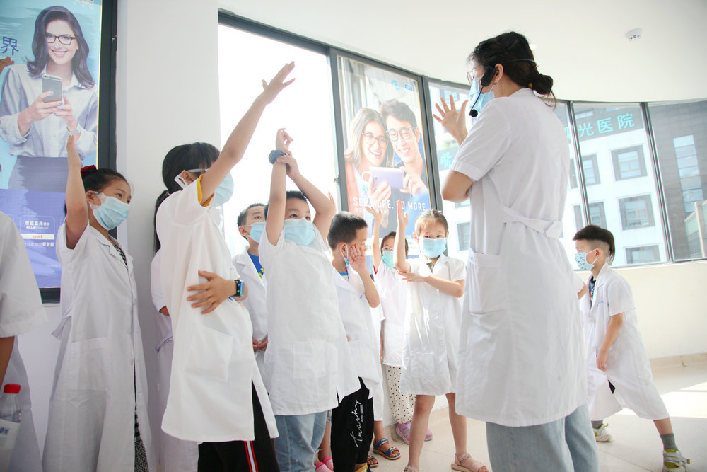 A類 2等獎(jiǎng) 張浩：我是小醫(yī)生組圖1.jpg