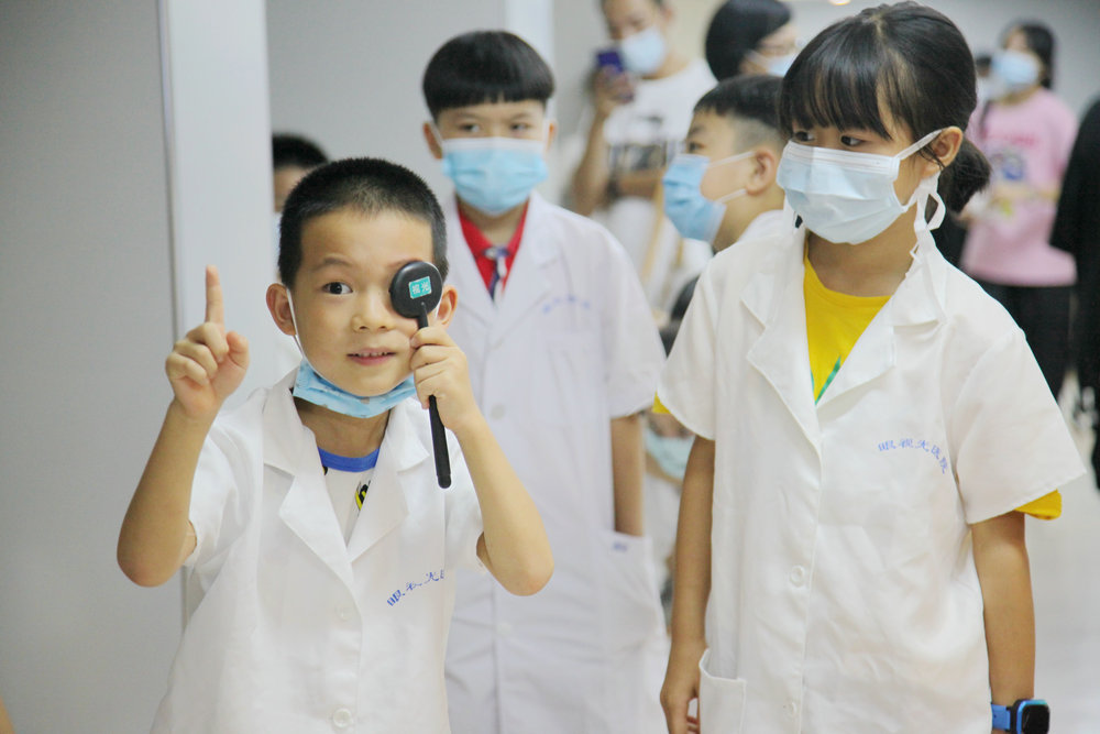 A類 2等獎(jiǎng) 張浩：我是小醫(yī)生組圖2.jpg