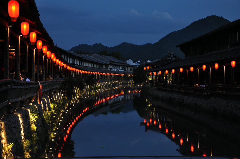 B類 3等獎(jiǎng) 金瑋瑋 夜色下的麗水街.JPG