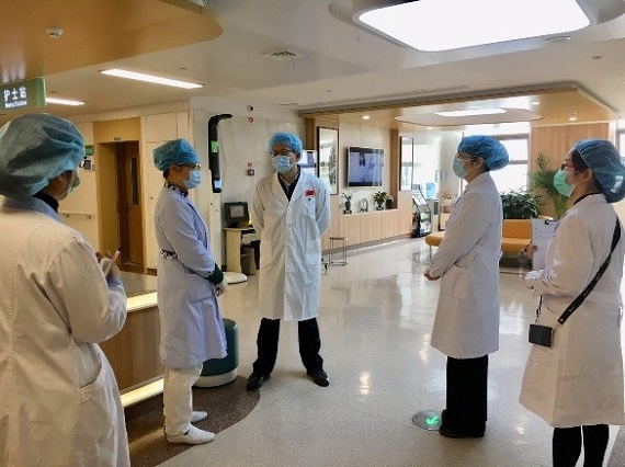 7 一手抓疫情防控,一手抓醫(yī)教研產(chǎn)1.jpg 7 一手抓疫情防控,一手抓醫(yī)教研產(chǎn)1.jpg