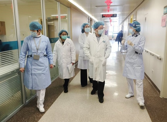 7 一手抓疫情防控,一手抓醫(yī)教研產(chǎn)2.jpg 7 一手抓疫情防控,一手抓醫(yī)教研產(chǎn)2.jpg