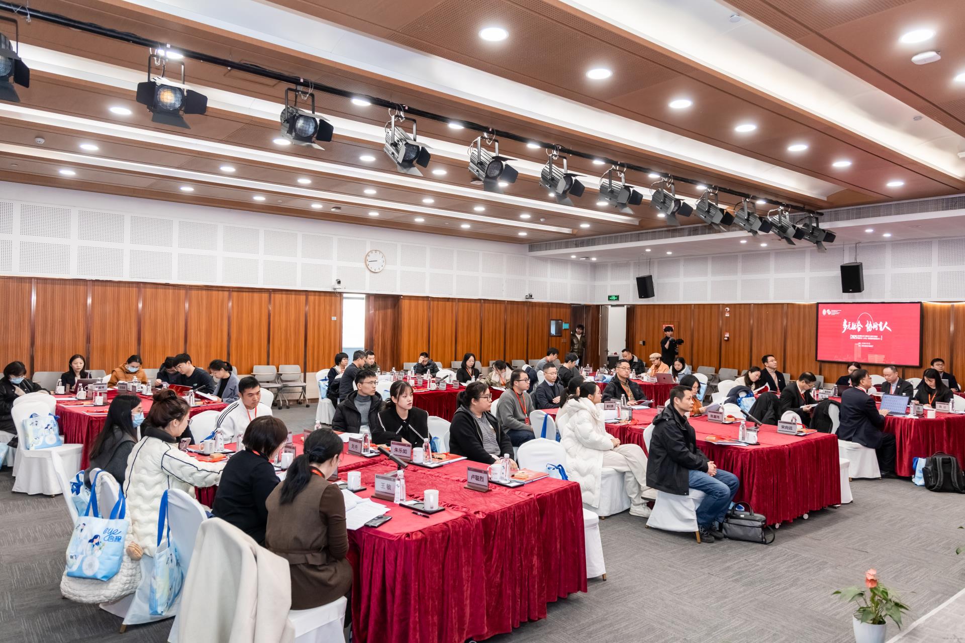 LCP_2912.jpg LCP_2912.jpg