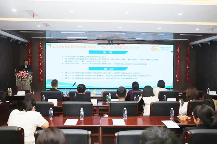 C:\Users\user\Desktop\千人千鄉(xiāng) 項(xiàng)目\20250524-25 遼寧撫順市眼病醫(yī)院\照片\配圖\17 藍(lán)浩齊教授《CAMP項(xiàng)目介紹》18.jpg