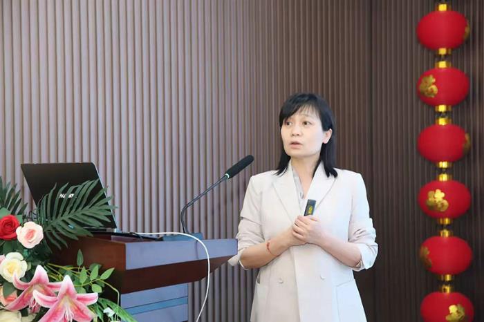 C:\Users\user\Desktop\千人千鄉(xiāng) 項(xiàng)目\20250524-25 遼寧撫順市眼病醫(yī)院\照片\配圖\18 劉寧寧教授《不同光學(xué)手段與0.01%硫酸阿托品滴眼液的聯(lián)合應(yīng)用》19.jpg